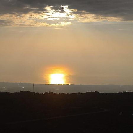 Alba Marina E Tramonti Etnei Apartment Riposto Bagian luar foto