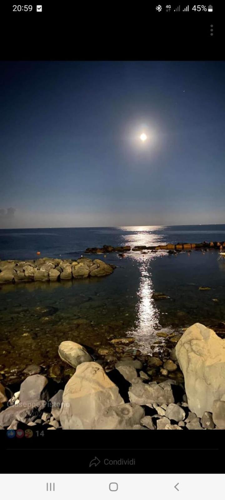 Alba Marina E Tramonti Etnei Apartment Riposto Bagian luar foto